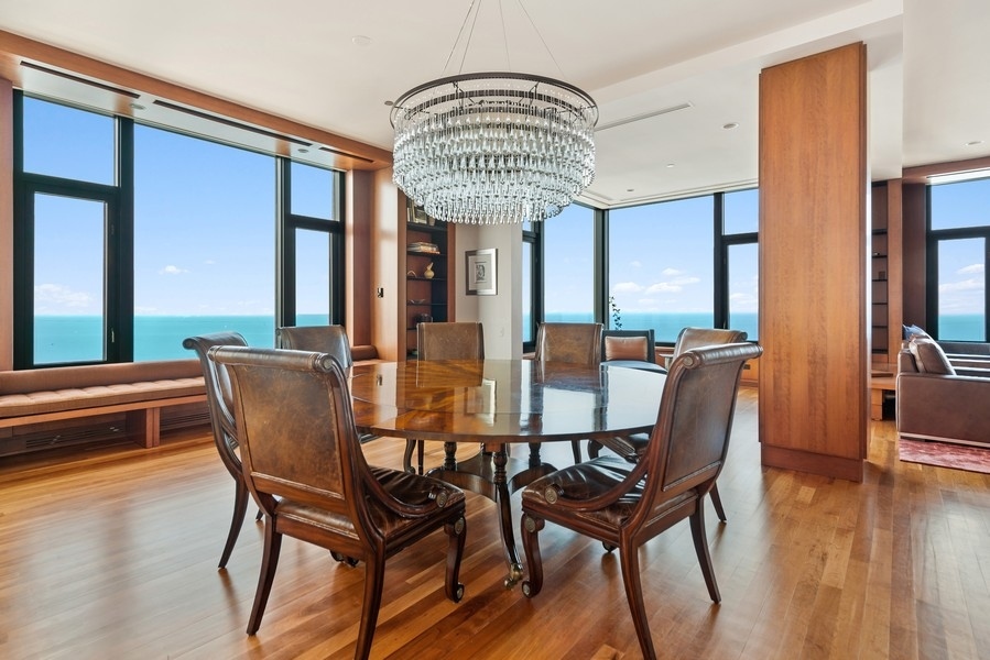 132 E Delaware Place Unit: 6502