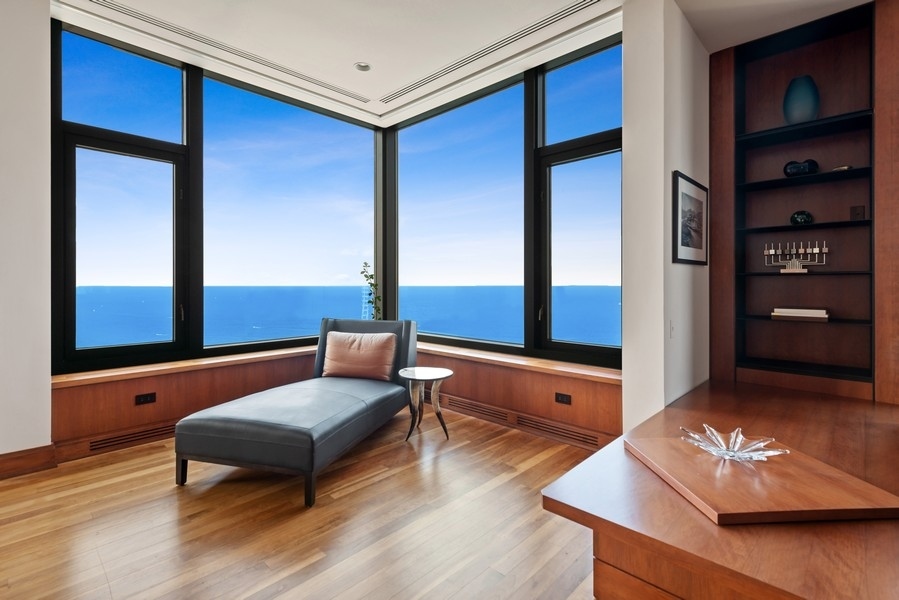 132 E Delaware Place Unit: 6502
