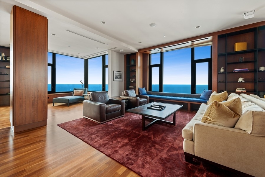 132 E Delaware Place Unit: 6502