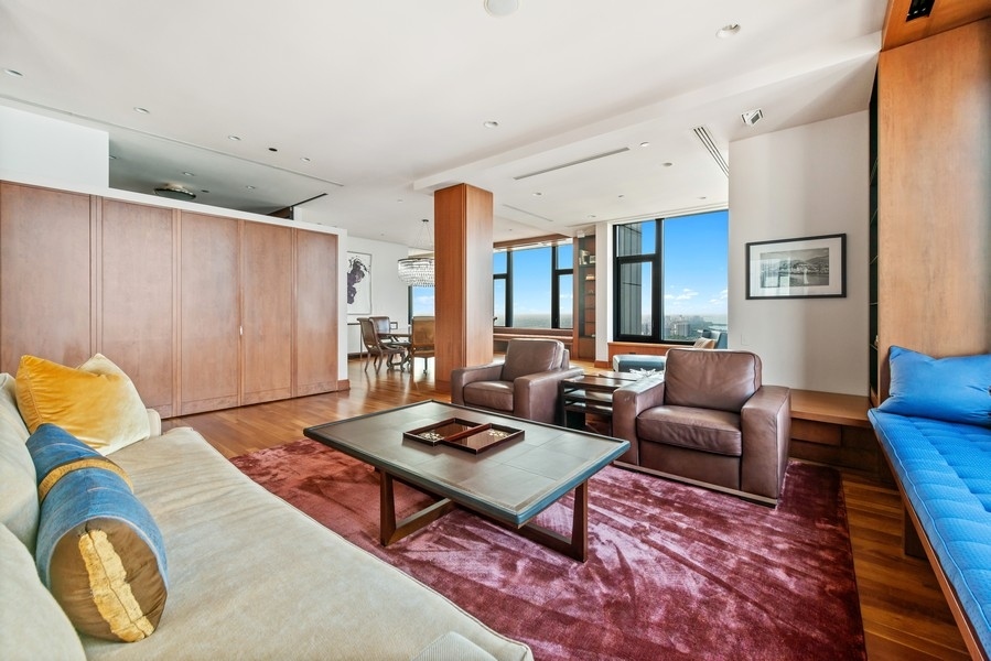 132 E Delaware Place Unit: 6502