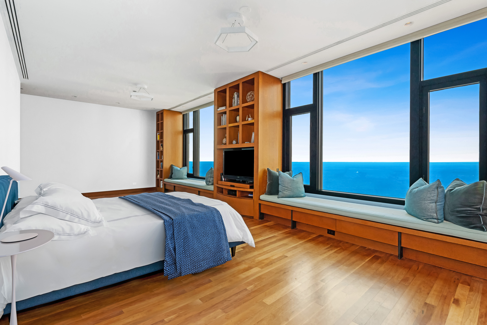 132 E Delaware Place Unit: 6502