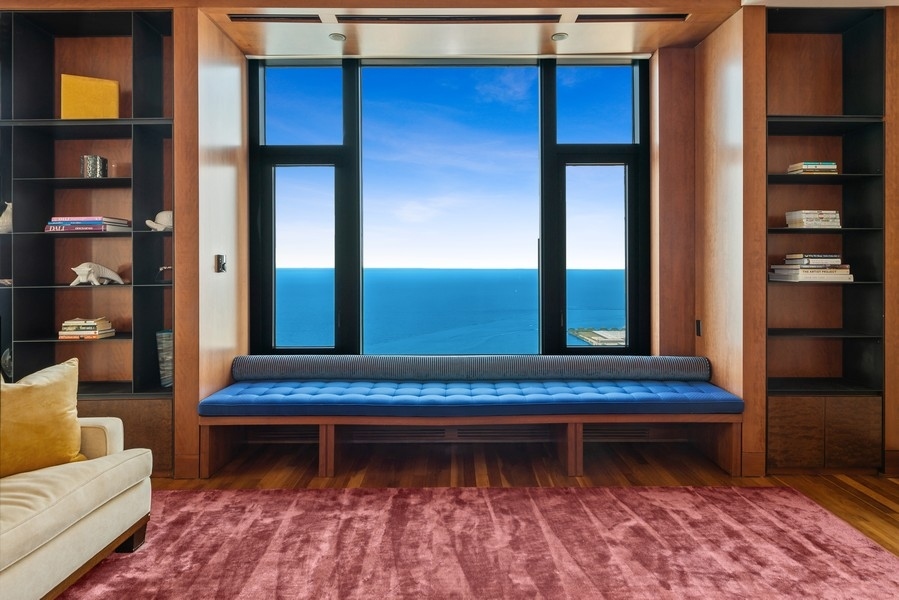 132 E Delaware Place Unit: 6502