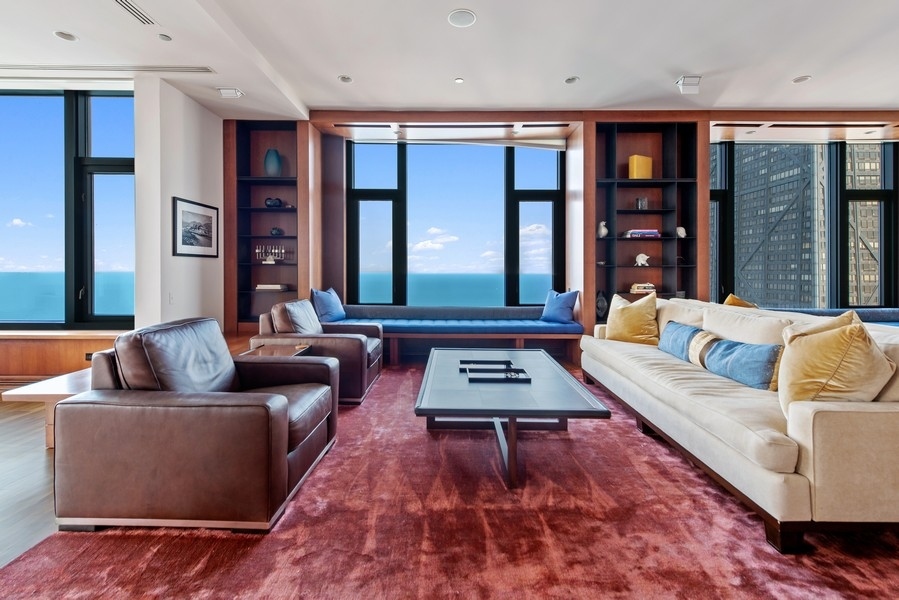 132 E Delaware Place Unit: 6502