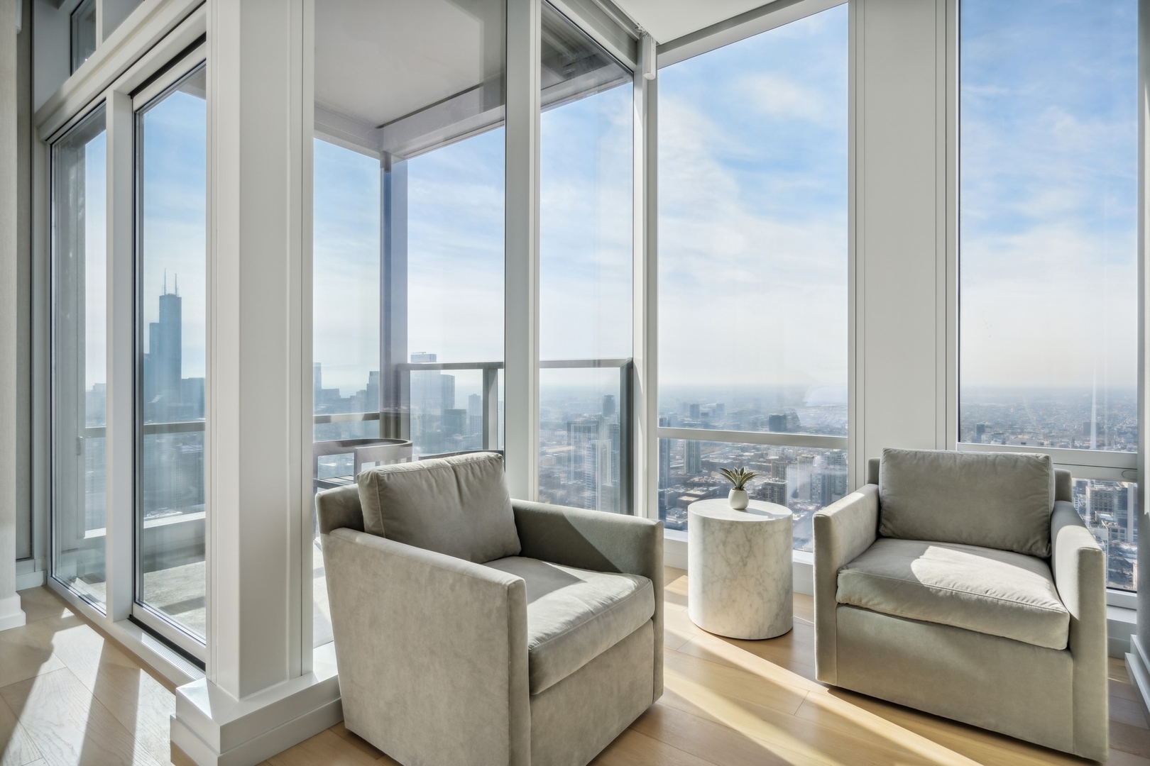 14 W Superior Street Unit: 5702