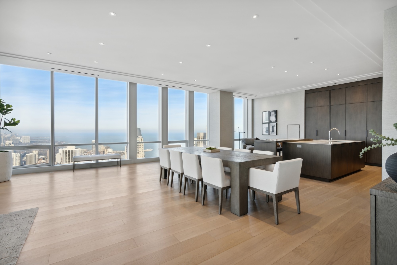 14 W Superior Street Unit: 5702