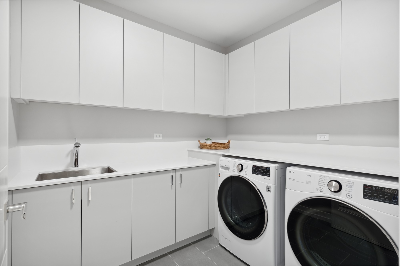 14 W Superior Street Unit: 5702