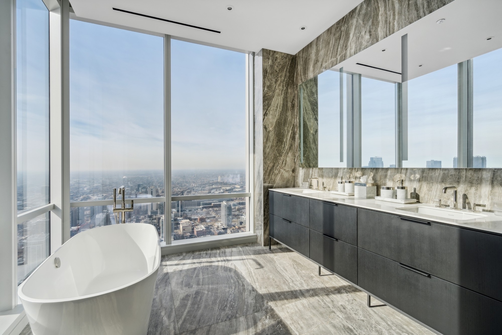 14 W Superior Street Unit: 5702