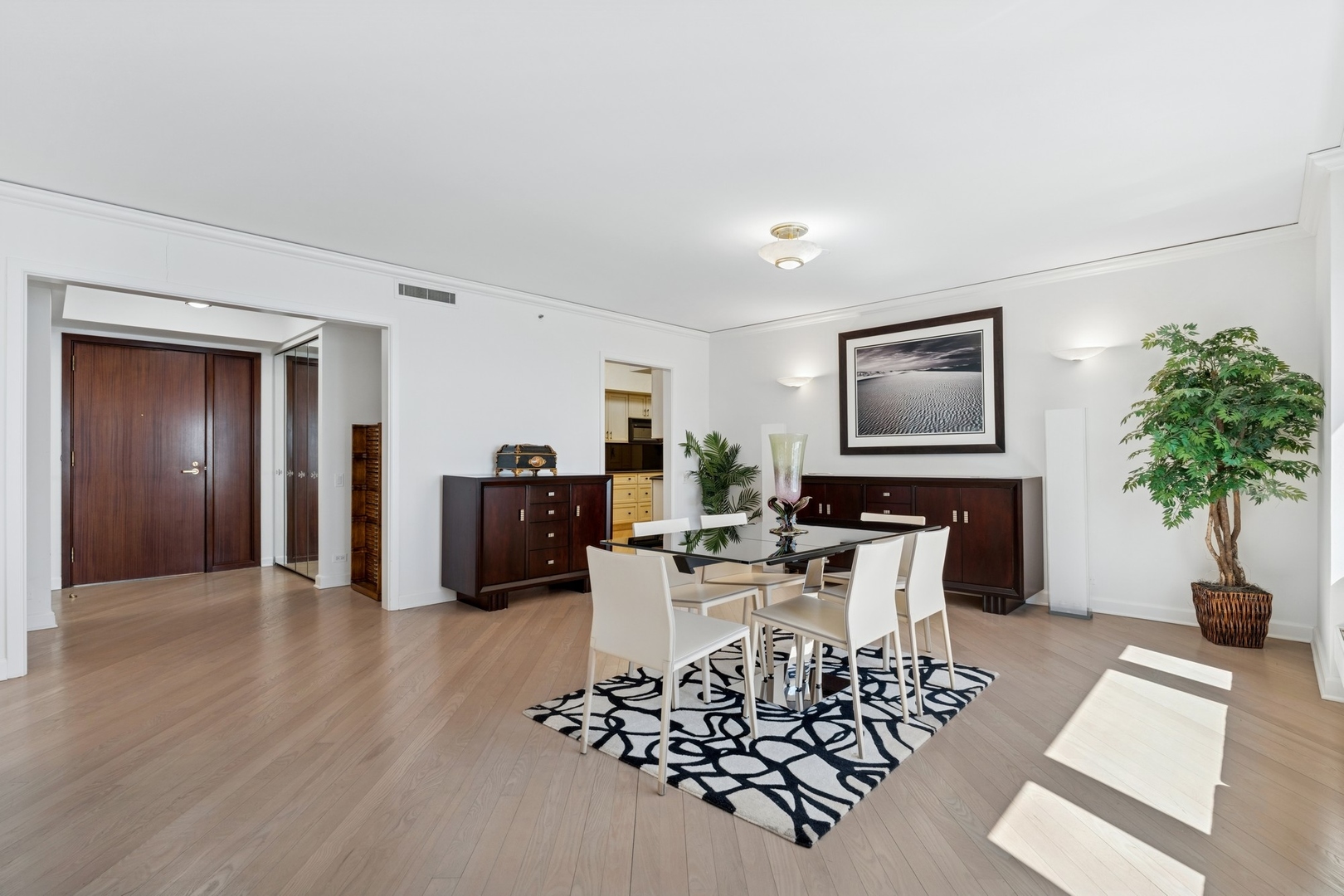 132 E Delaware Place Unit: 5504