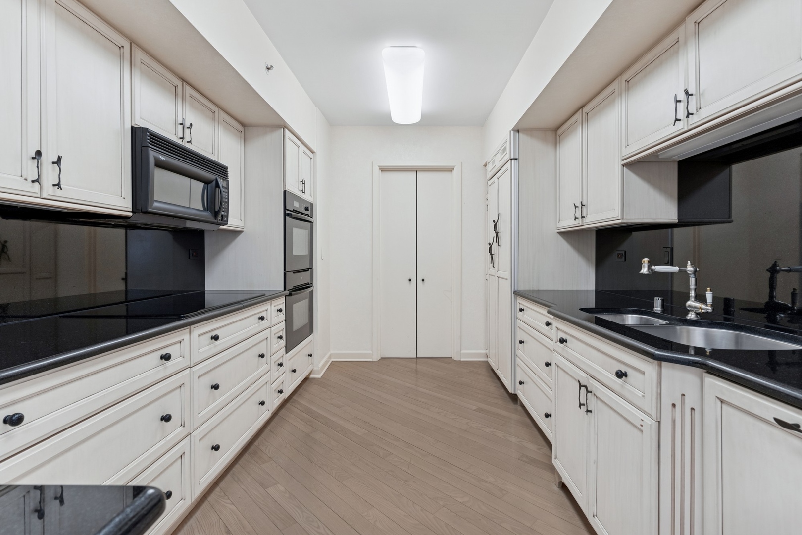 132 E Delaware Place Unit: 5504