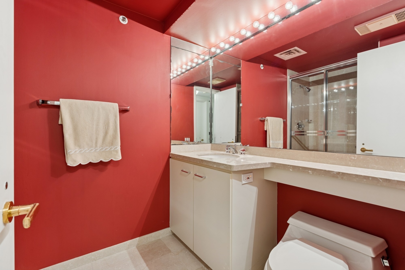 132 E Delaware Place Unit: 5504