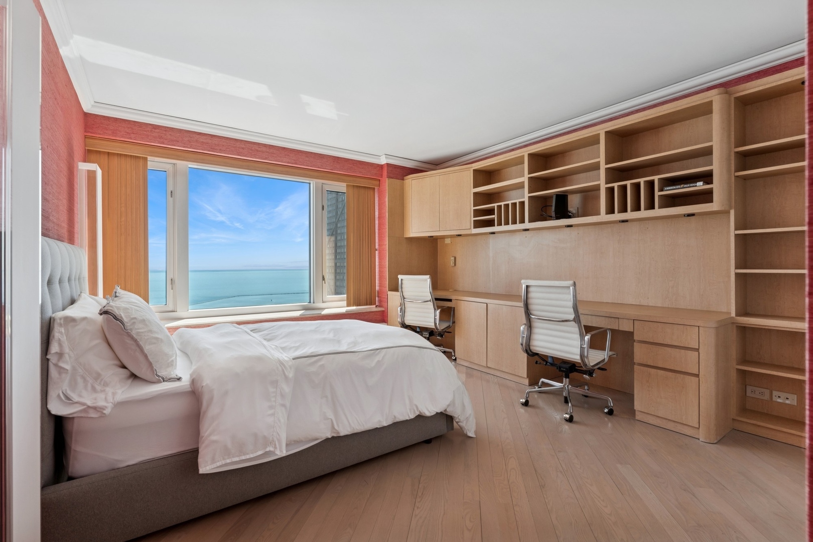 132 E Delaware Place Unit: 5504