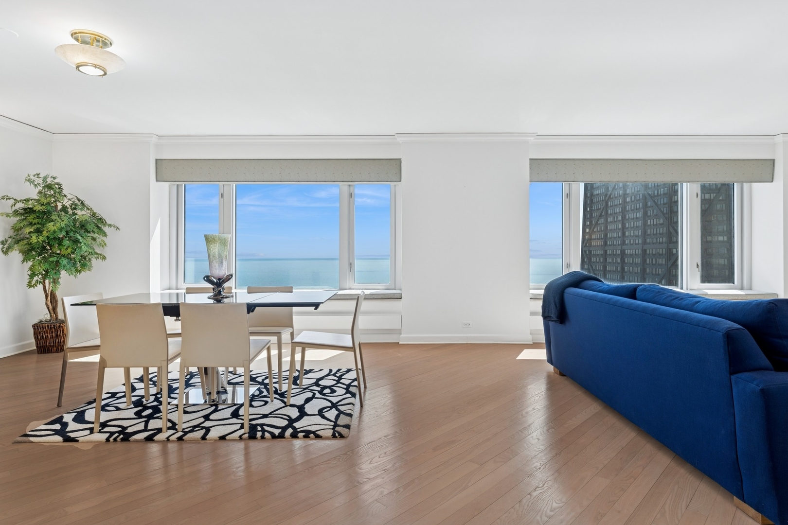 132 E Delaware Place Unit: 5504