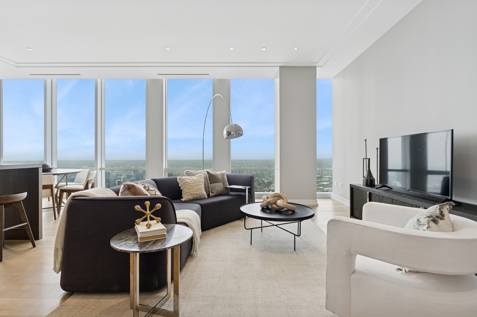 14 W Superior Street Unit: 6602
