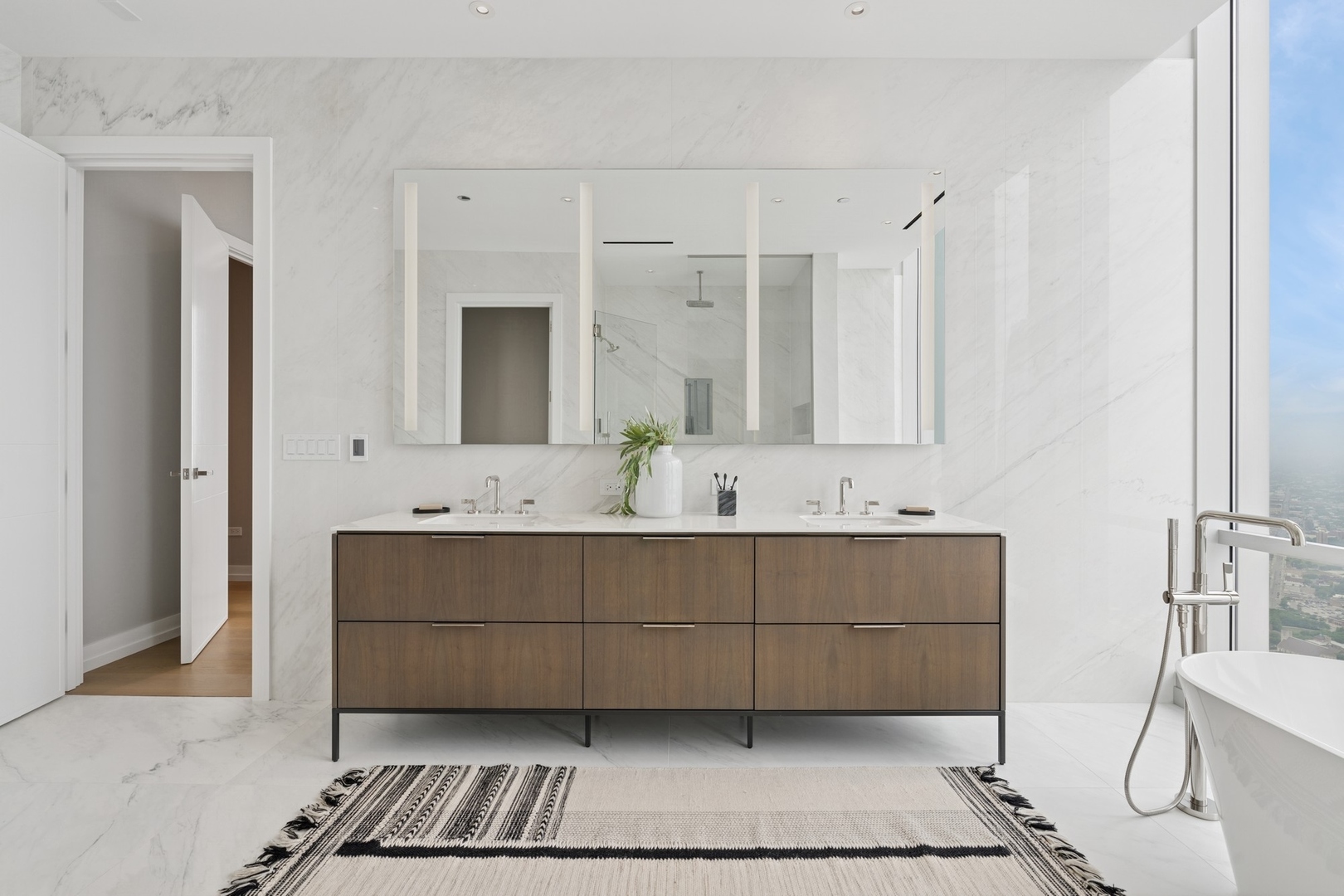14 W Superior Street Unit: 6602