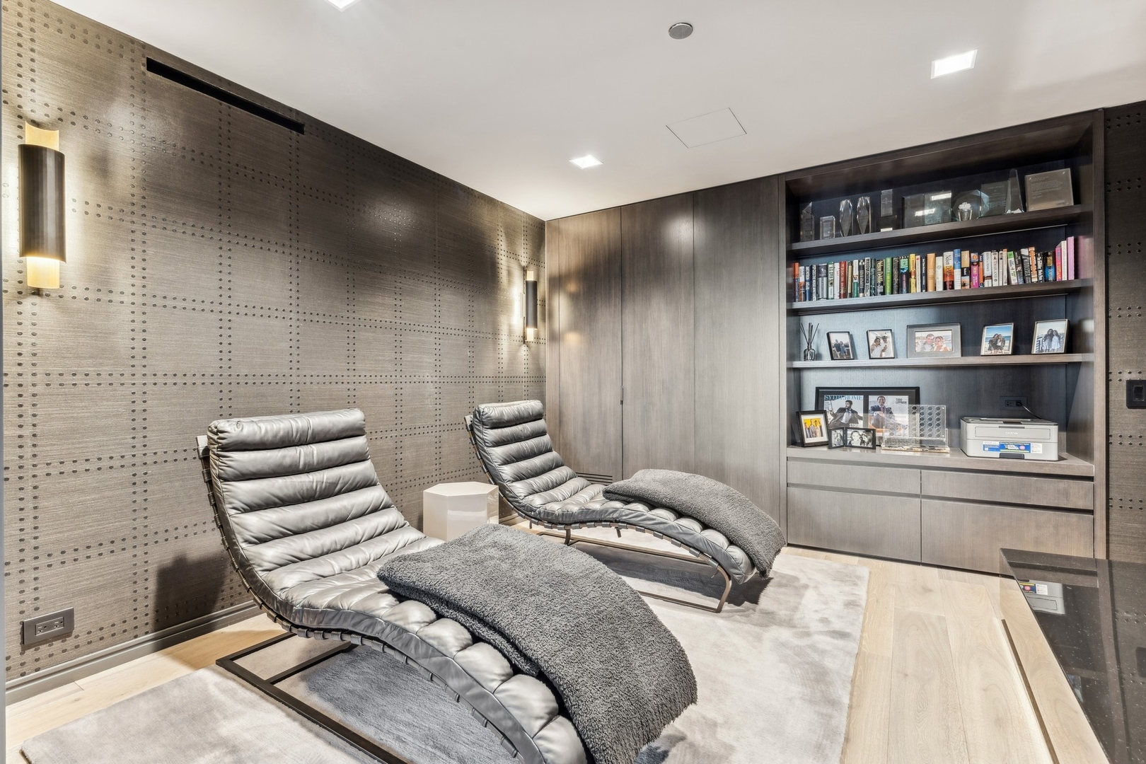 950 N Michigan Avenue Unit: 4306