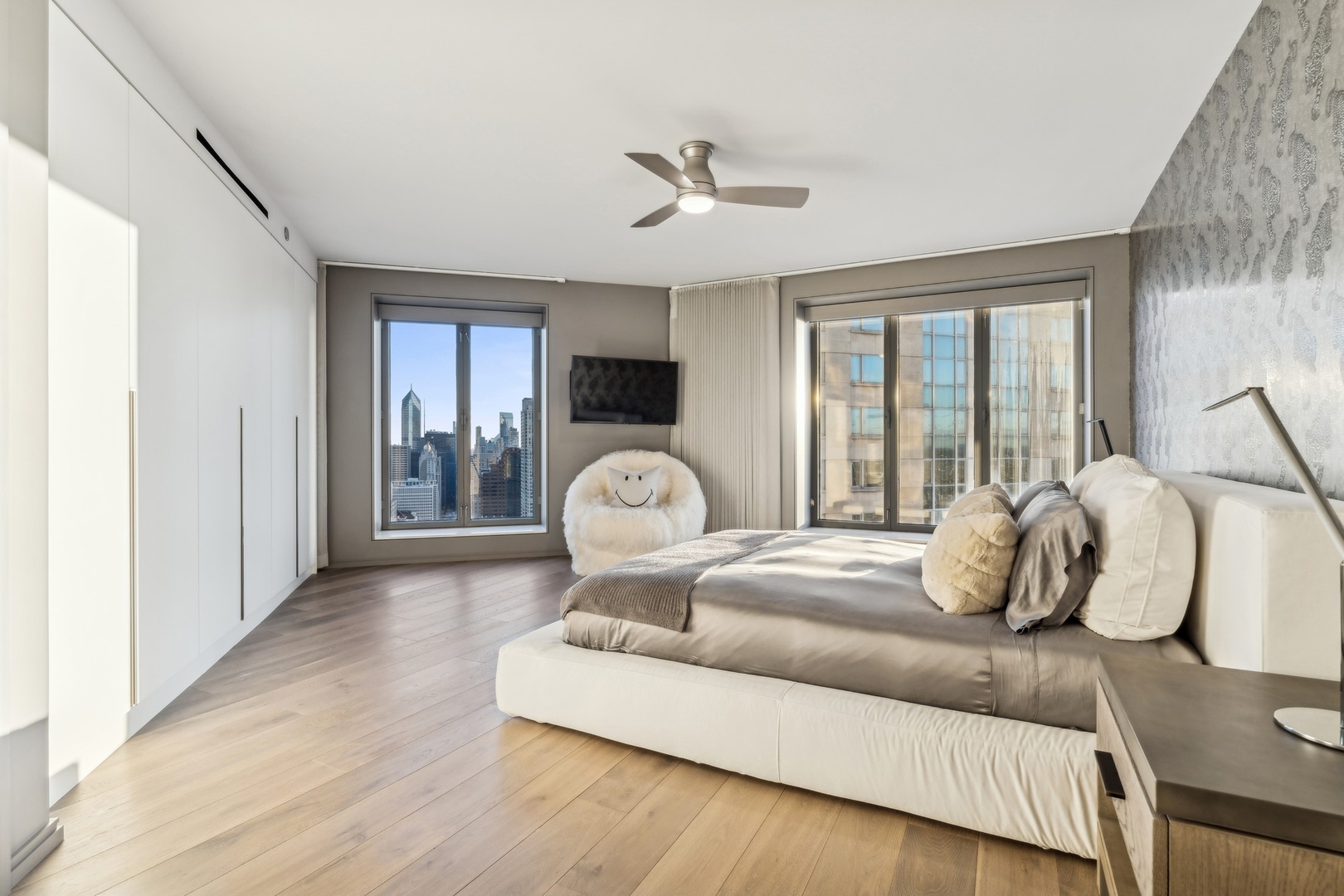 950 N Michigan Avenue Unit: 4306