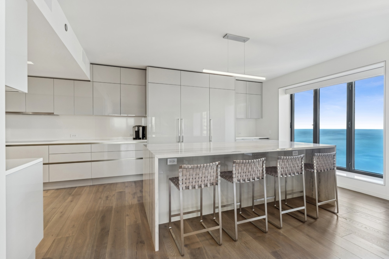 950 N Michigan Avenue Unit: 4306