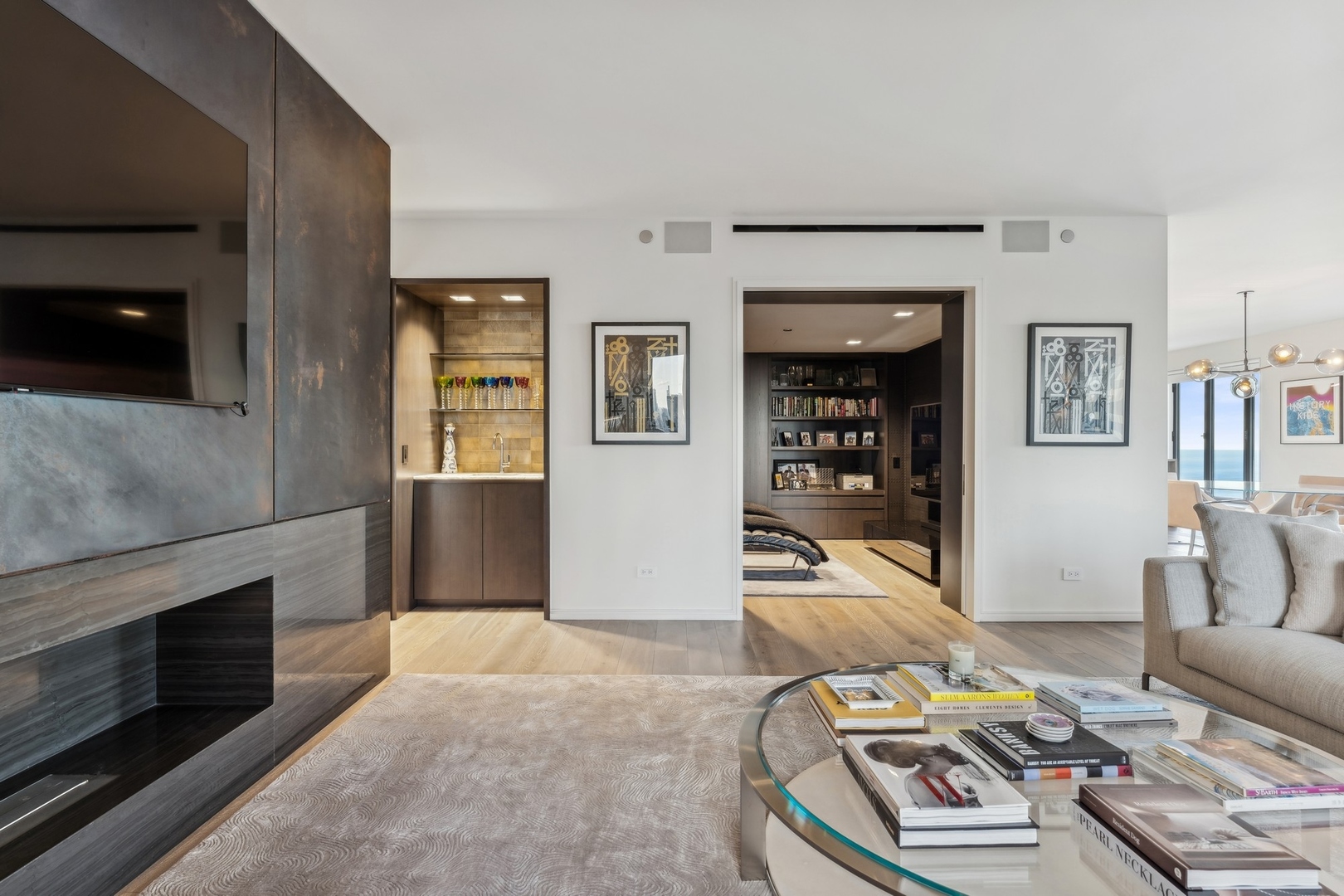 950 N Michigan Avenue Unit: 4306