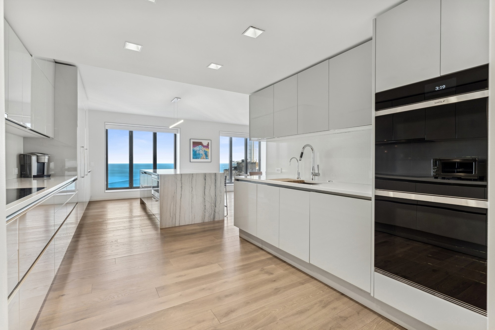 950 N Michigan Avenue Unit: 4306