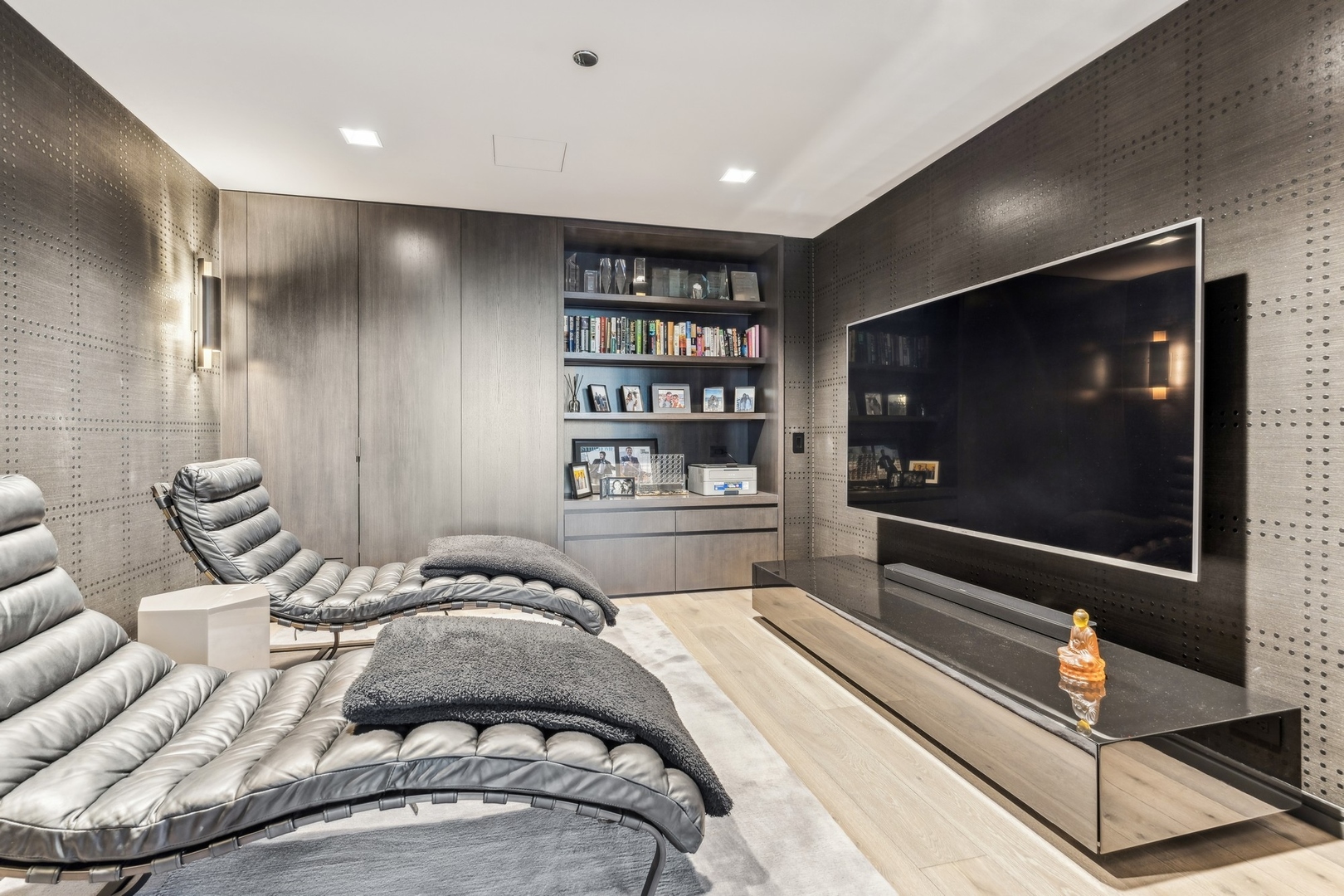 950 N Michigan Avenue Unit: 4306