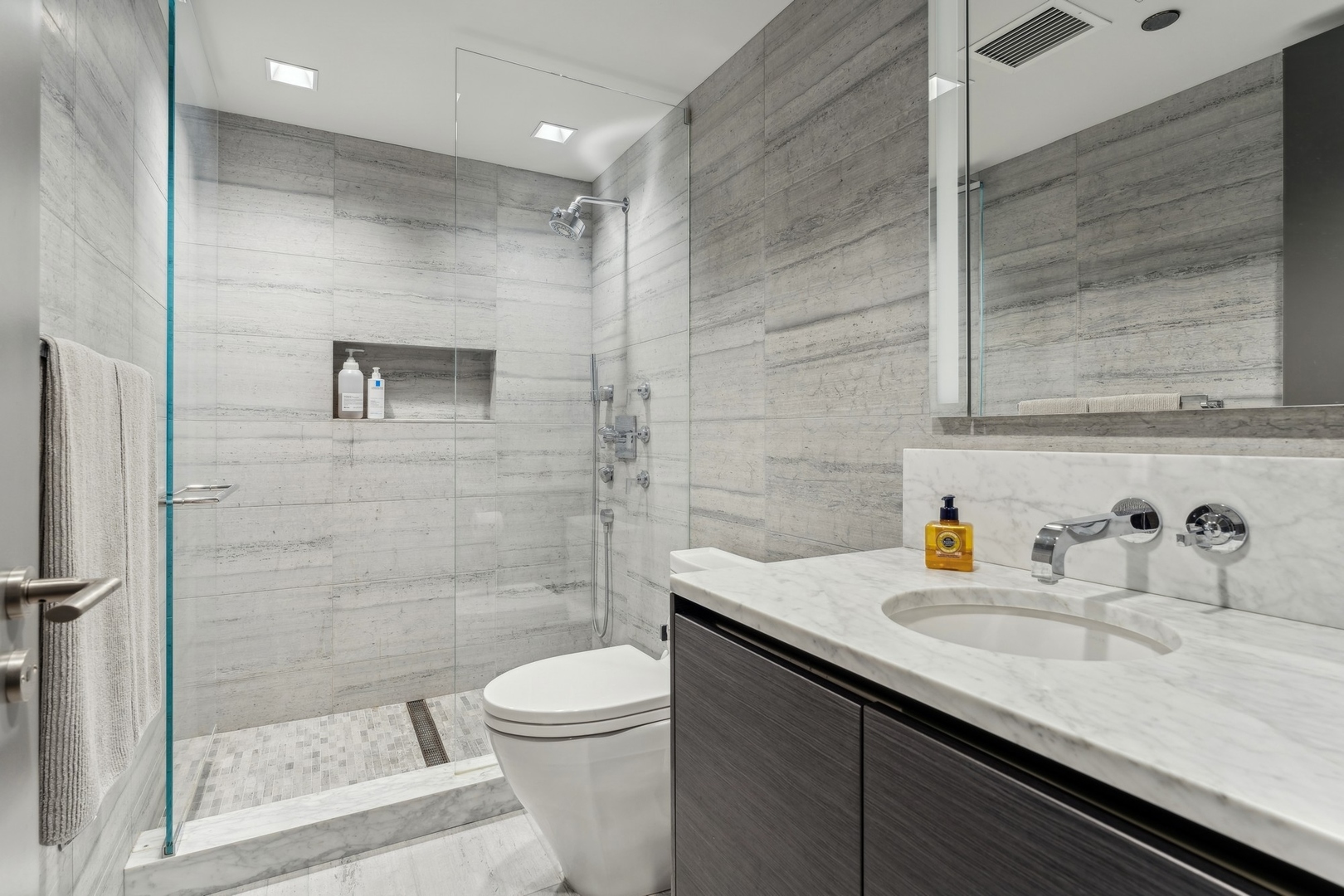 950 N Michigan Avenue Unit: 4306