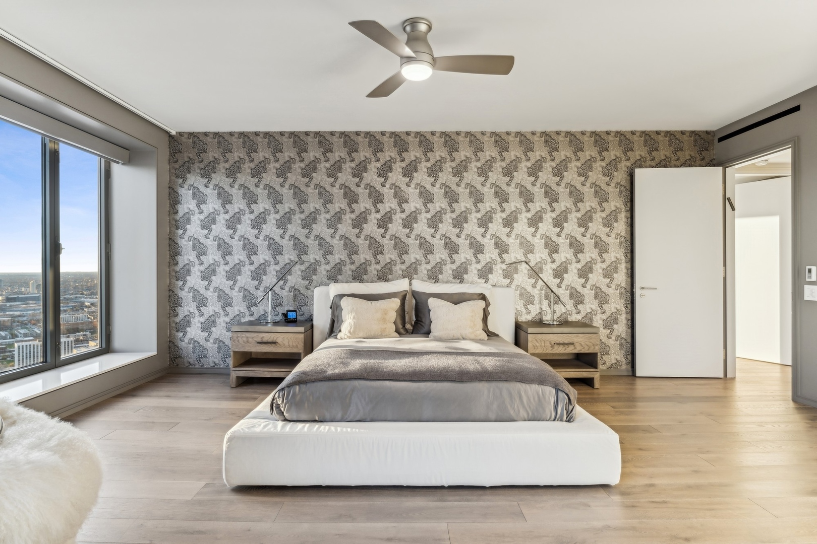 950 N Michigan Avenue Unit: 4306