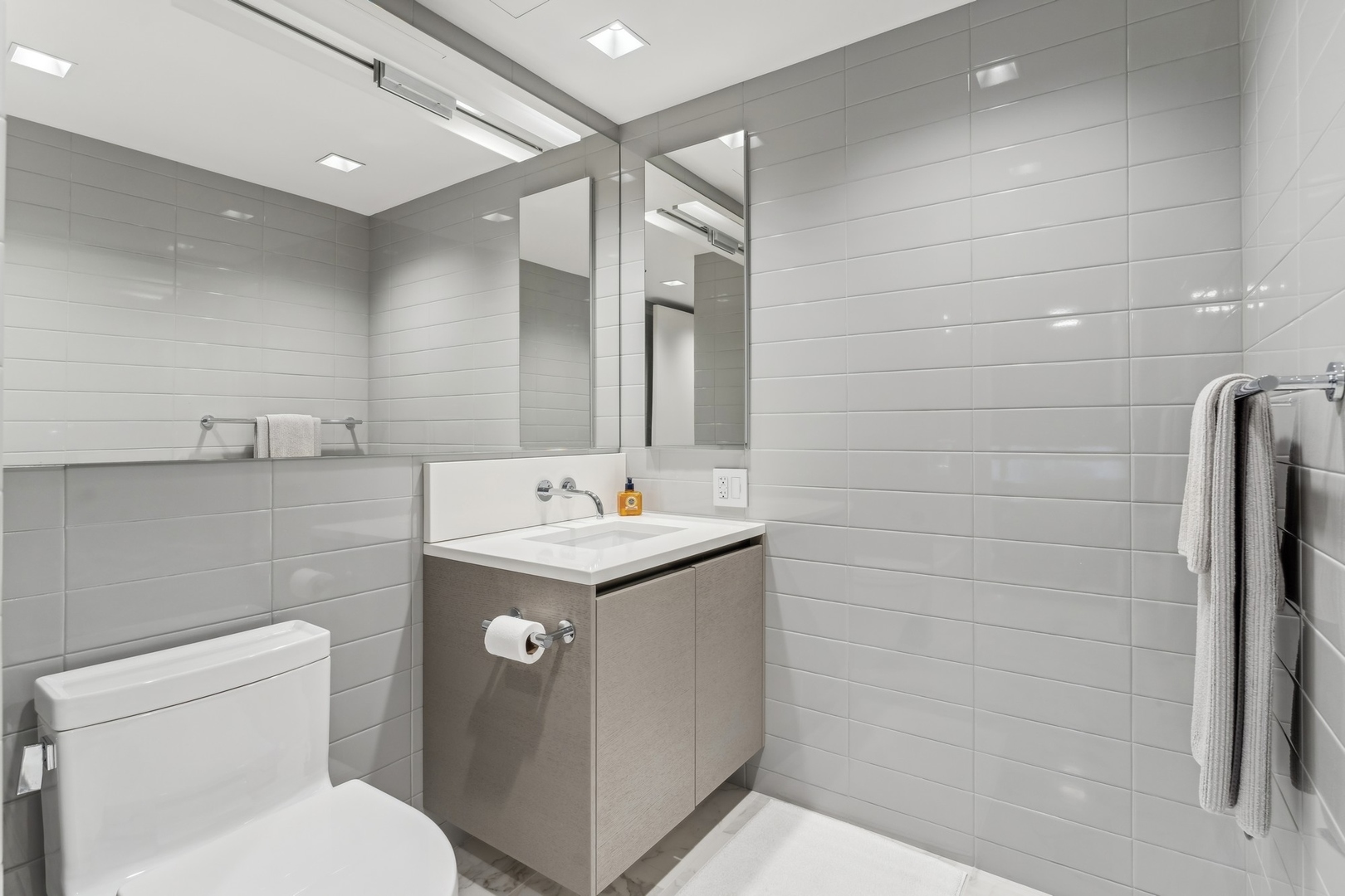 950 N Michigan Avenue Unit: 4306