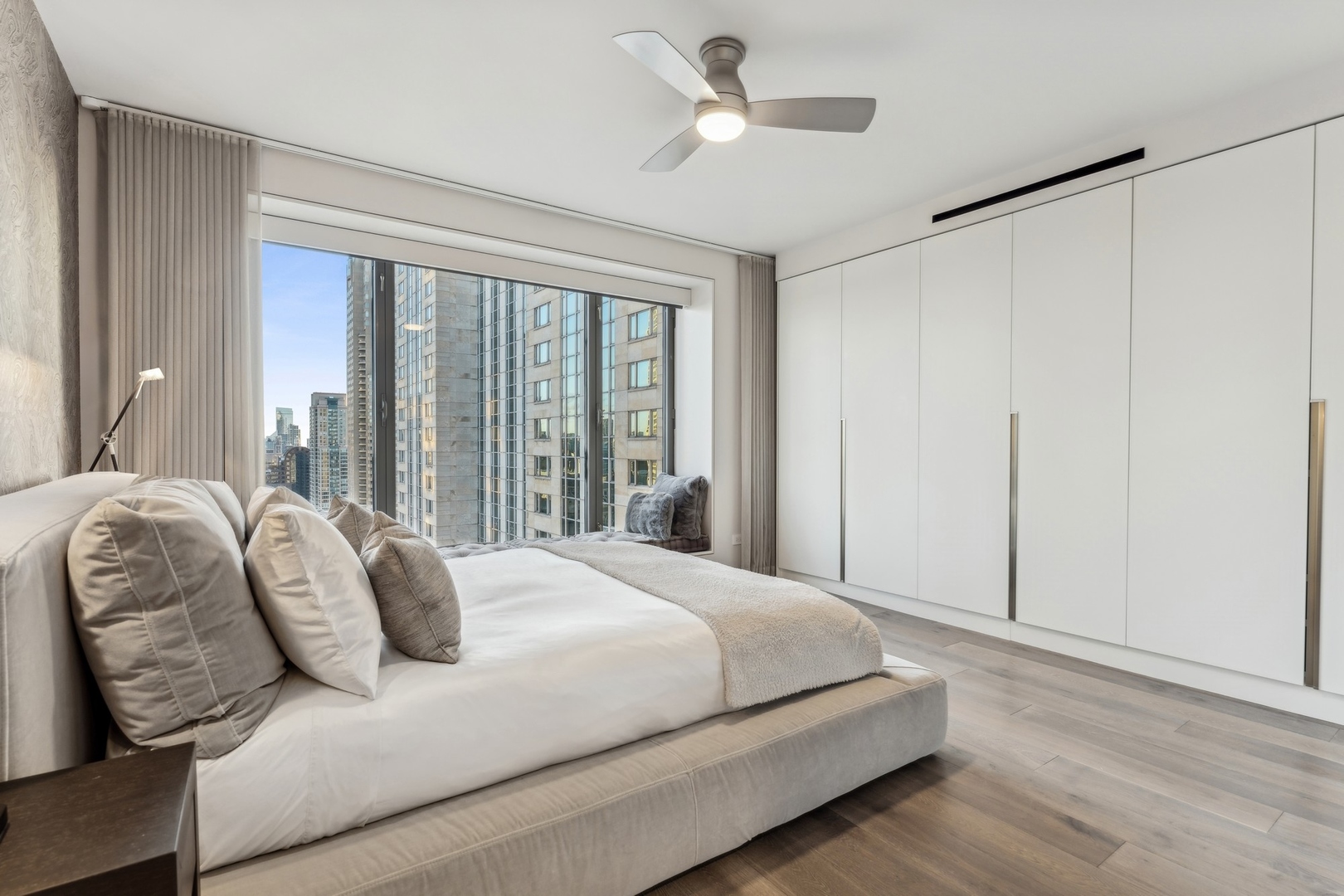 950 N Michigan Avenue Unit: 4306