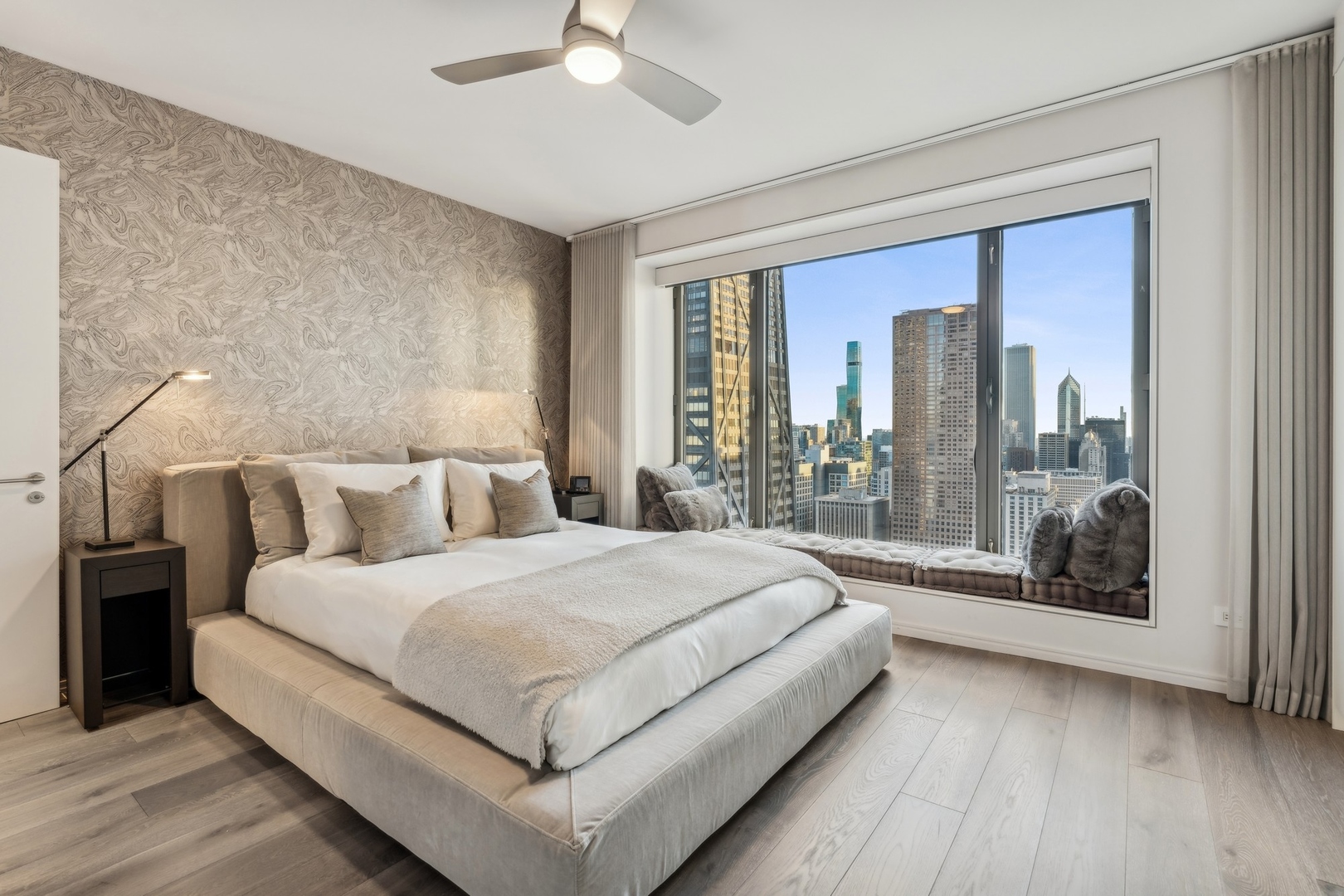950 N Michigan Avenue Unit: 4306