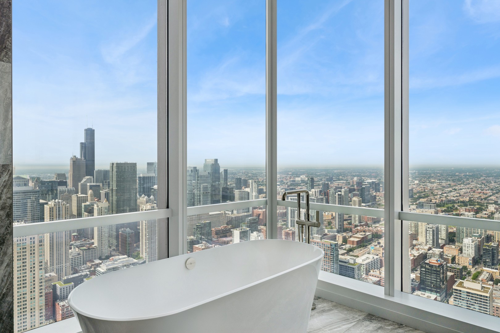 14 W Superior Street Unit: 6402