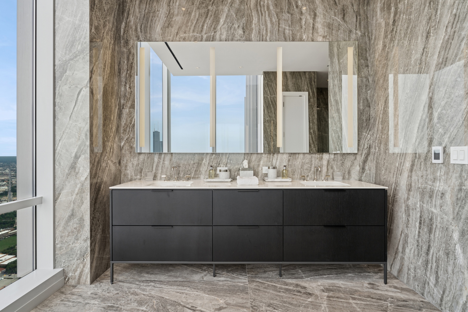 14 W Superior Street Unit: 6402