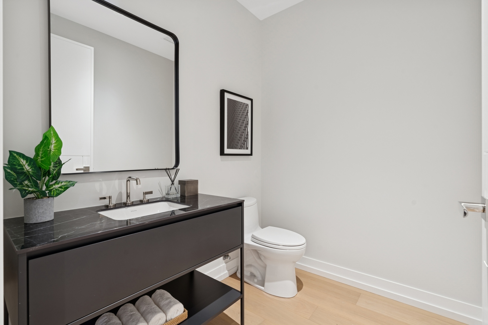 14 W Superior Street Unit: 6402