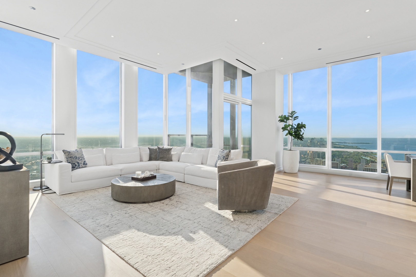14 W Superior Street Unit: 6402