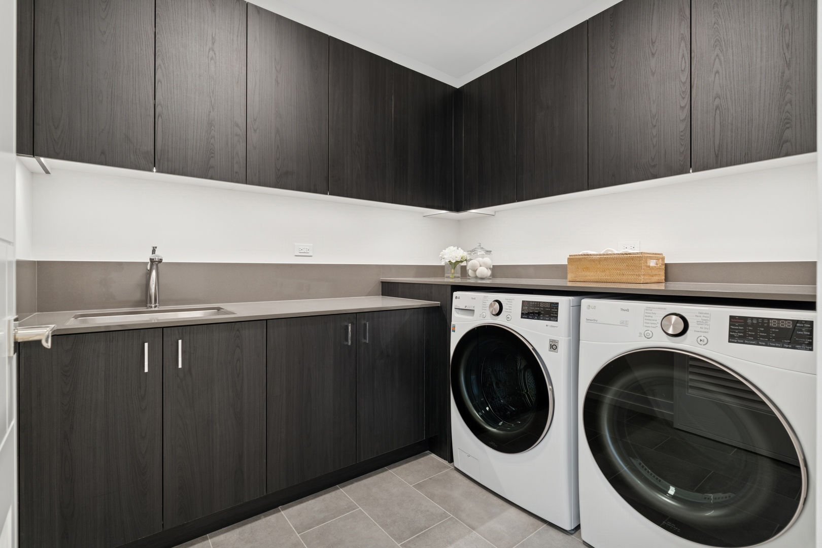 14 W Superior Street Unit: 6402