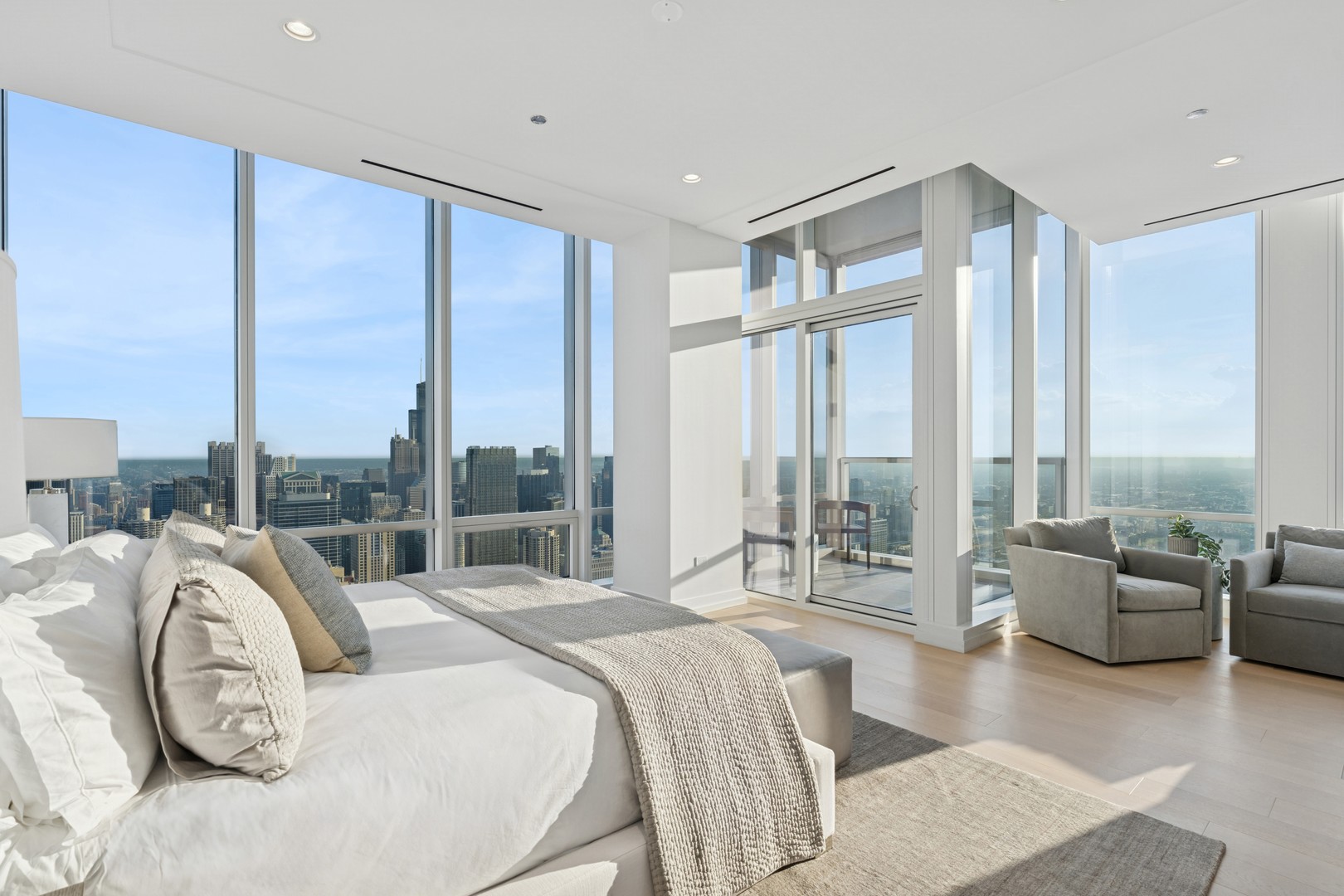 14 W Superior Street Unit: 6402