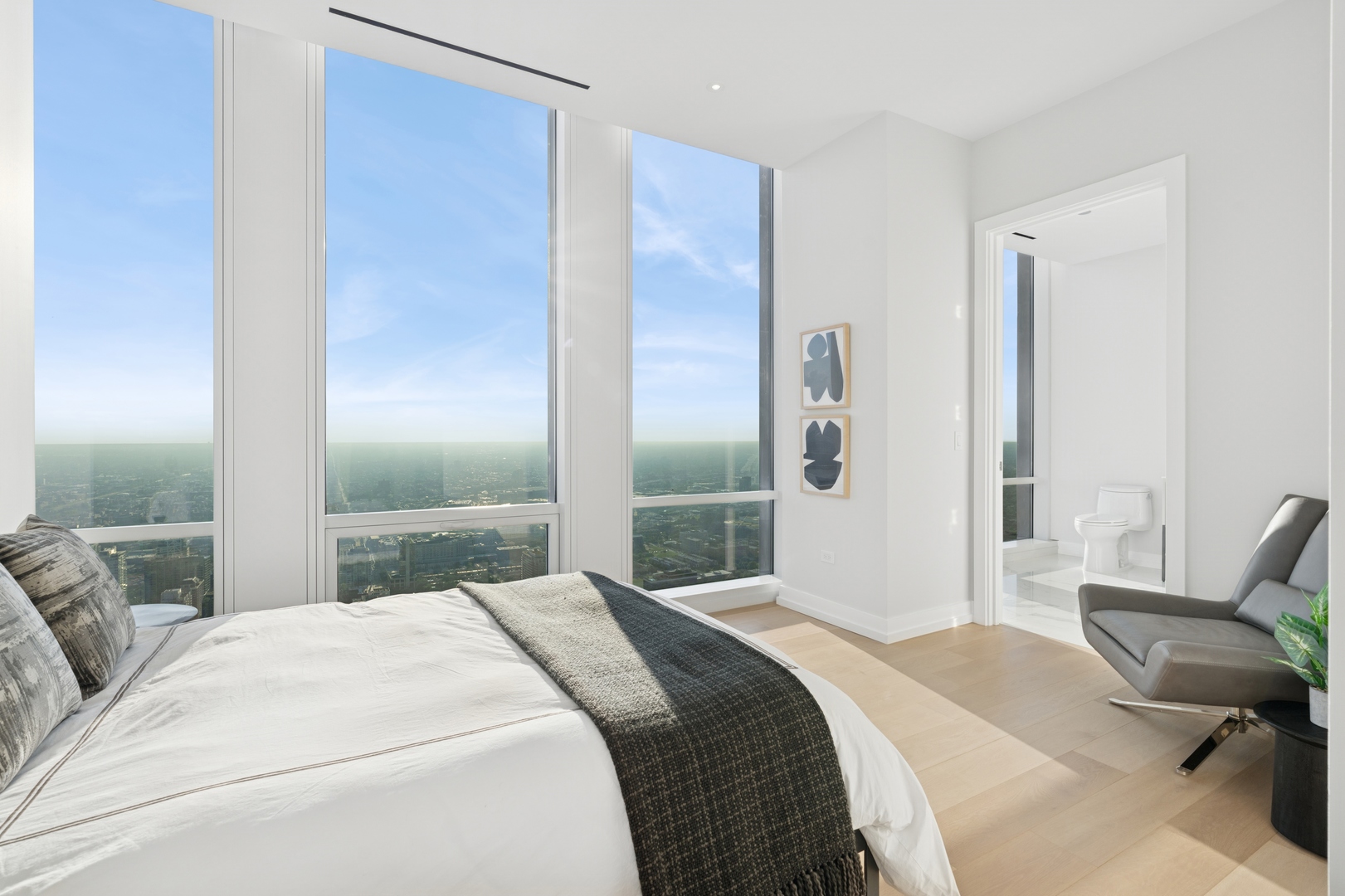 14 W Superior Street Unit: 6402