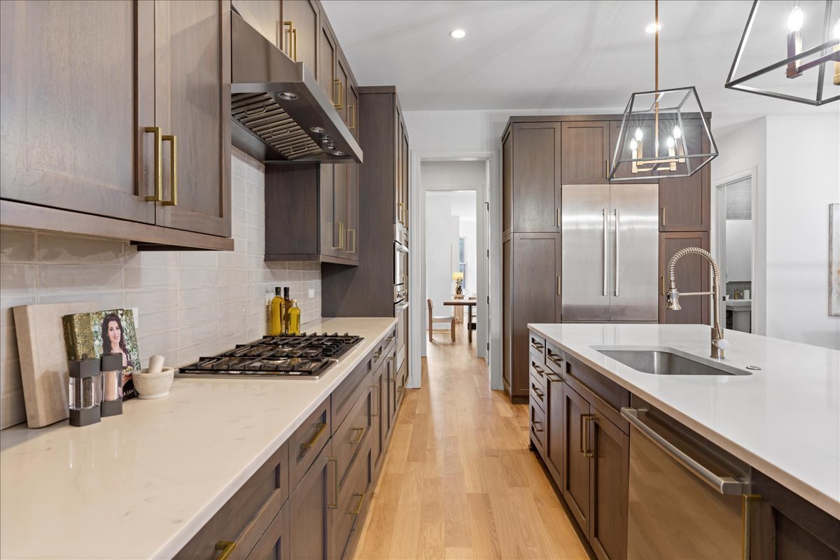 1630 W WARREN Boulevard Unit: 1