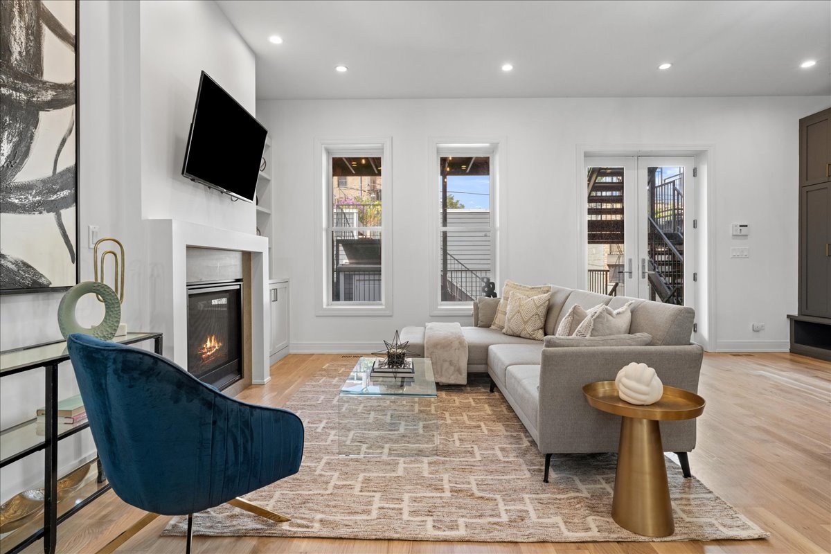 1630 W WARREN Boulevard Unit: 1