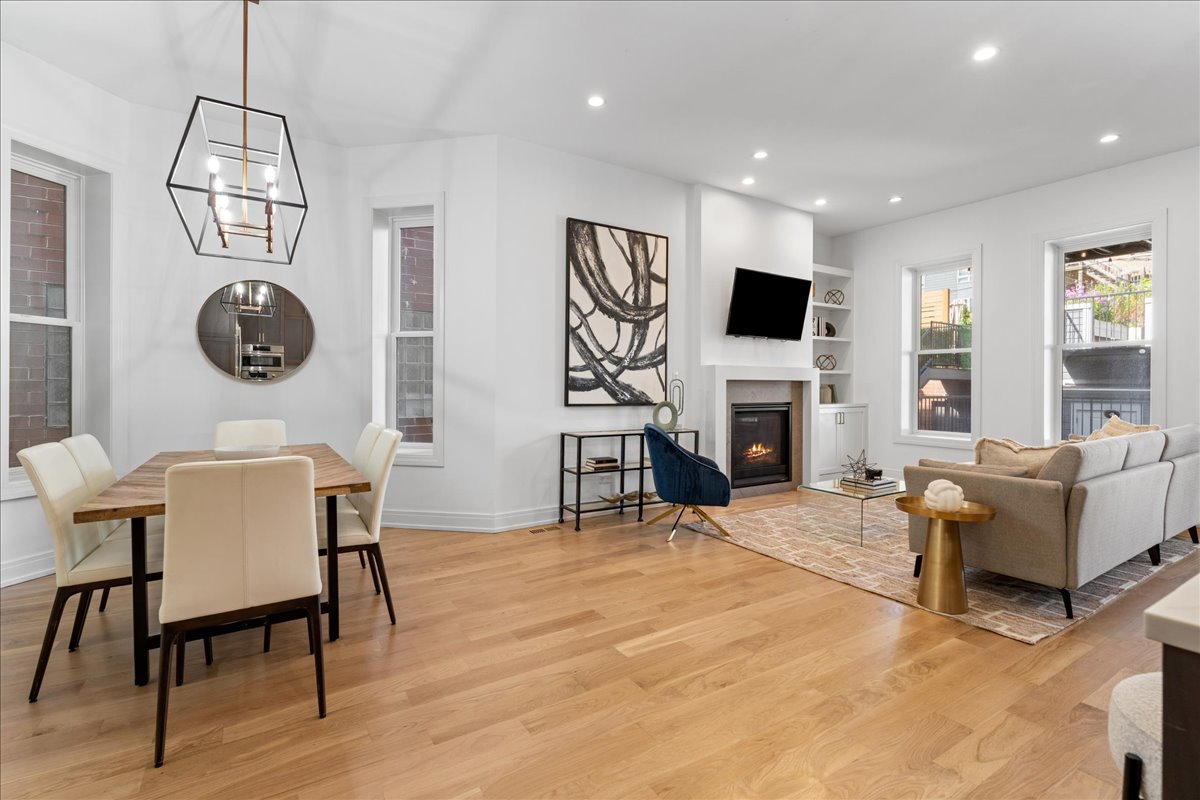 1630 W WARREN Boulevard Unit: 1
