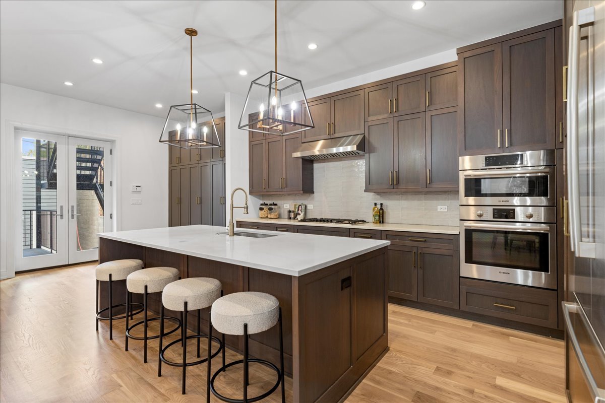 1630 W WARREN Boulevard Unit: 1