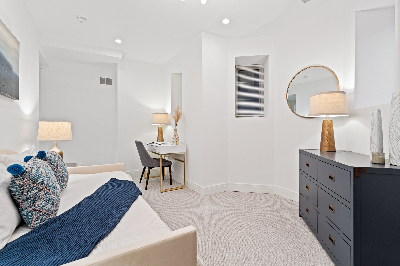 1630 W WARREN Boulevard Unit: 1
