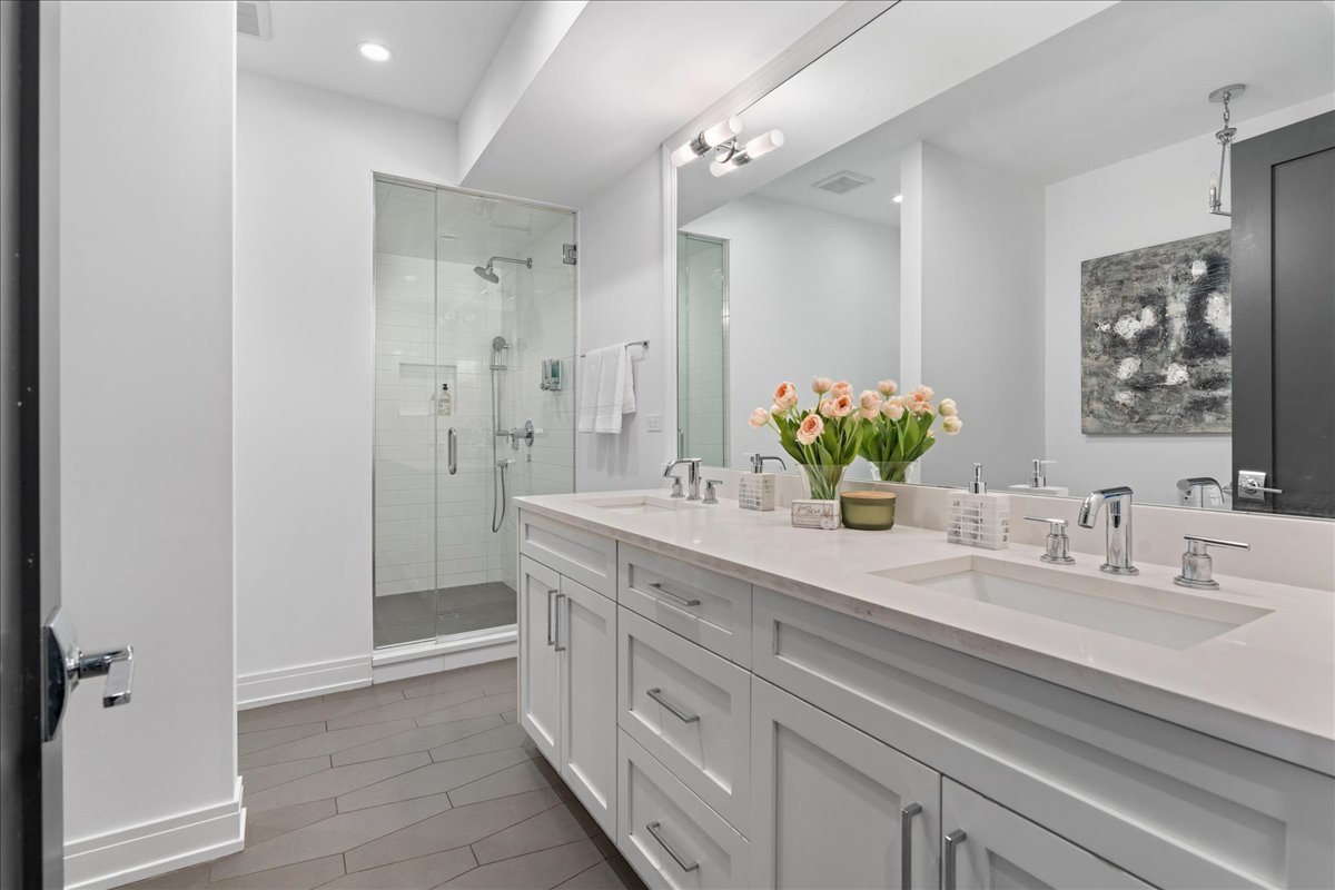 1630 W WARREN Boulevard Unit: 1