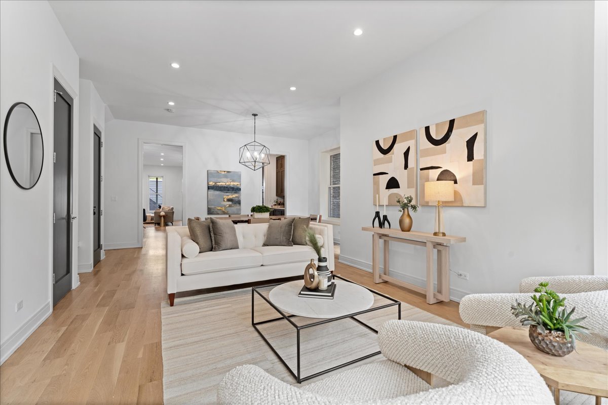 1630 W WARREN Boulevard Unit: 1