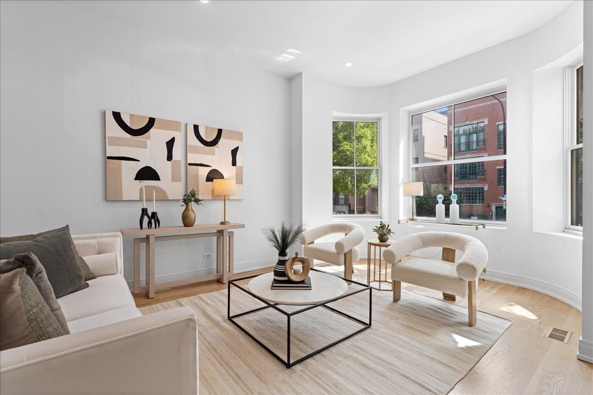 1630 W WARREN Boulevard Unit: 1