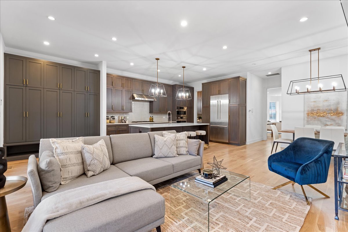 1630 W WARREN Boulevard Unit: 1