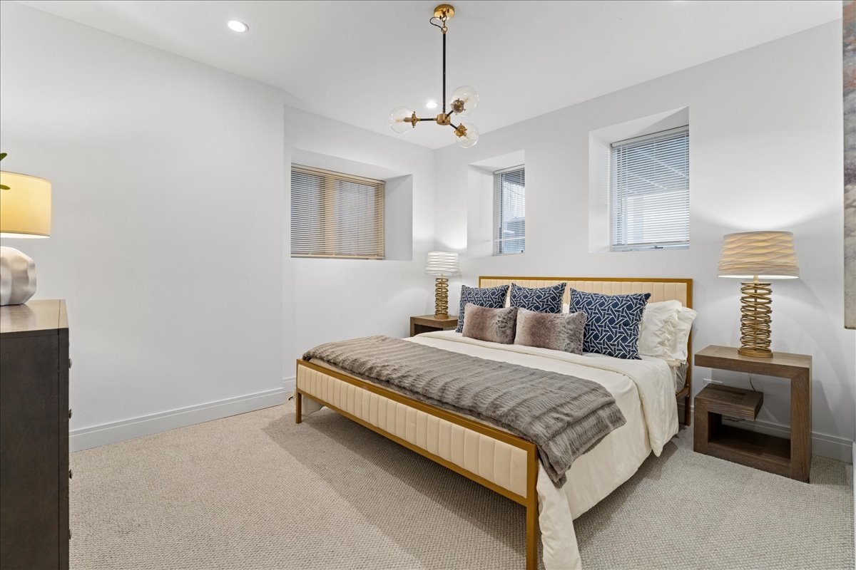 1630 W WARREN Boulevard Unit: 1