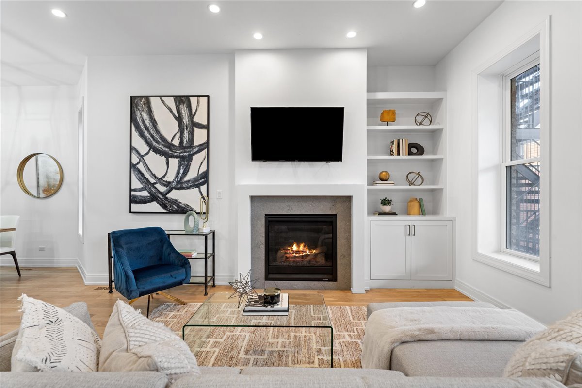 1630 W WARREN Boulevard Unit: 1