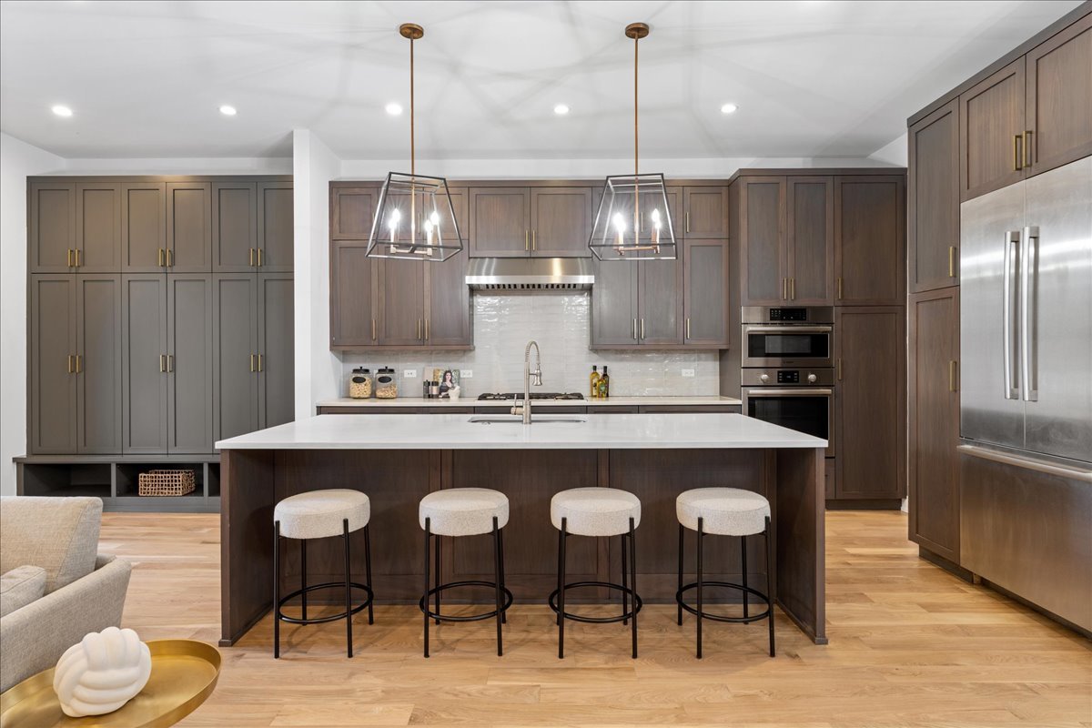 1630 W WARREN Boulevard Unit: 1