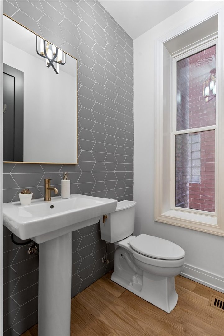 1630 W WARREN Boulevard Unit: 1