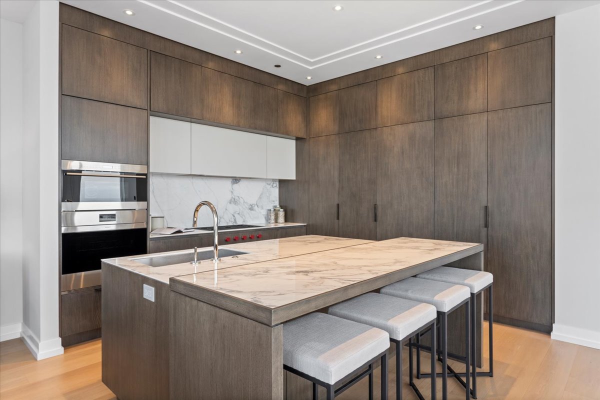 14 W Superior Street Unit: 5003